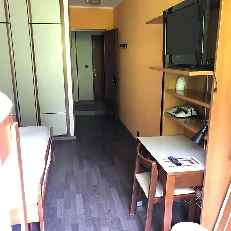 达沃斯酒店 上福尔尼